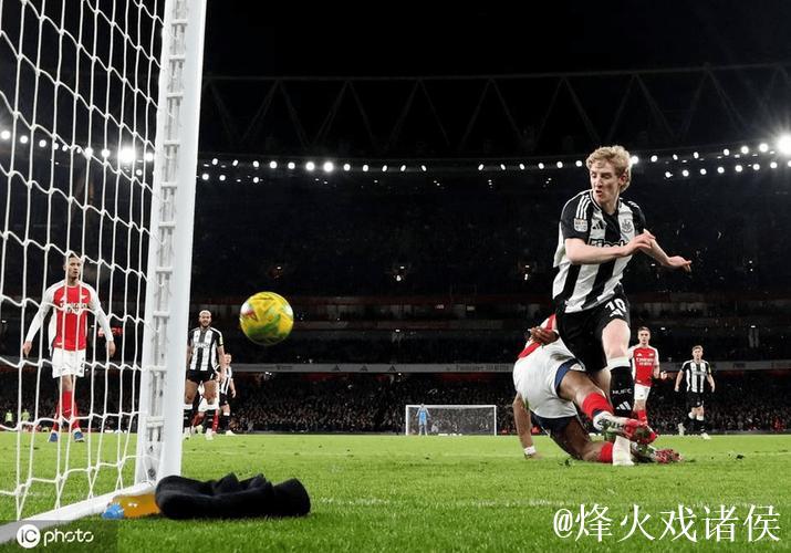 英联杯-伊萨克破门戈登建功 阿森纳0-2纽卡斯尔