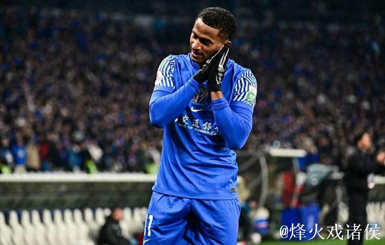 申花艰难挺过难关 暂时回到榜首 米内罗用脸顶入一球